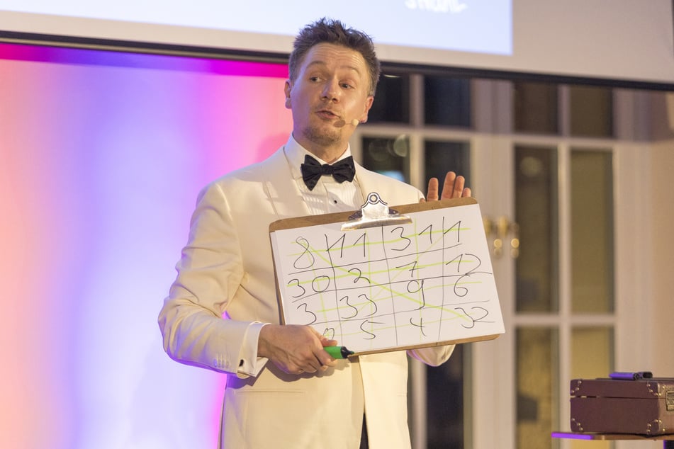 Mentalist Thomas Majka (38) verblüffte die Gäste mit seiner "Gedankenleserei".