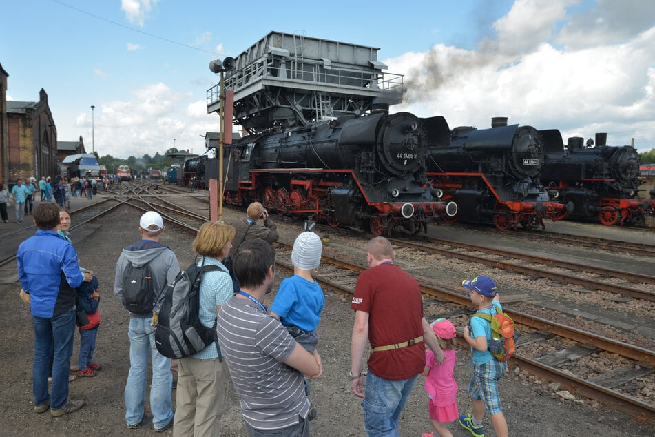 Historische Loks ganz nah erleben - das lieben die Besucher des Sächsischen Eisenbahnmuseums besonders.