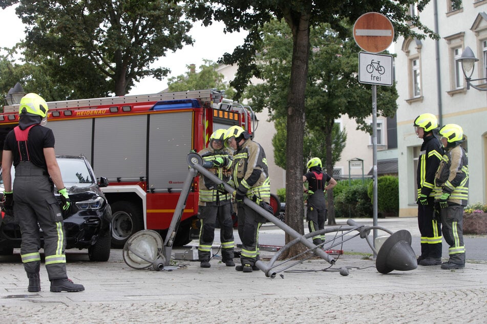 Die Straßenlaterne an der Heidenauer Ernst-Thälmann-Straße musste abgesägt werden.
