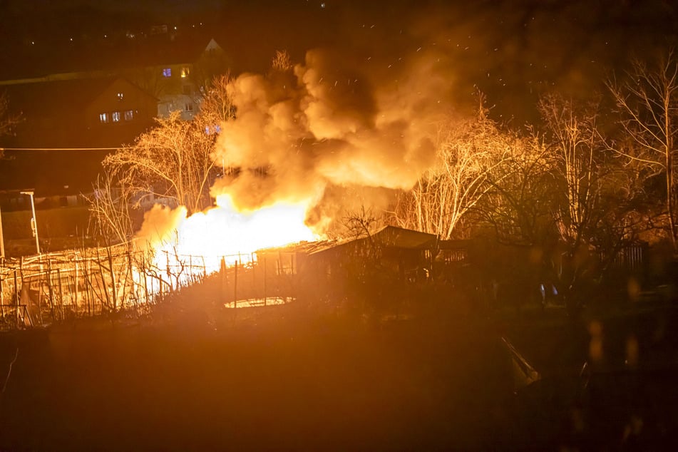 Der entstandene Sachschaden liegt bei etwa 30.000 Euro.