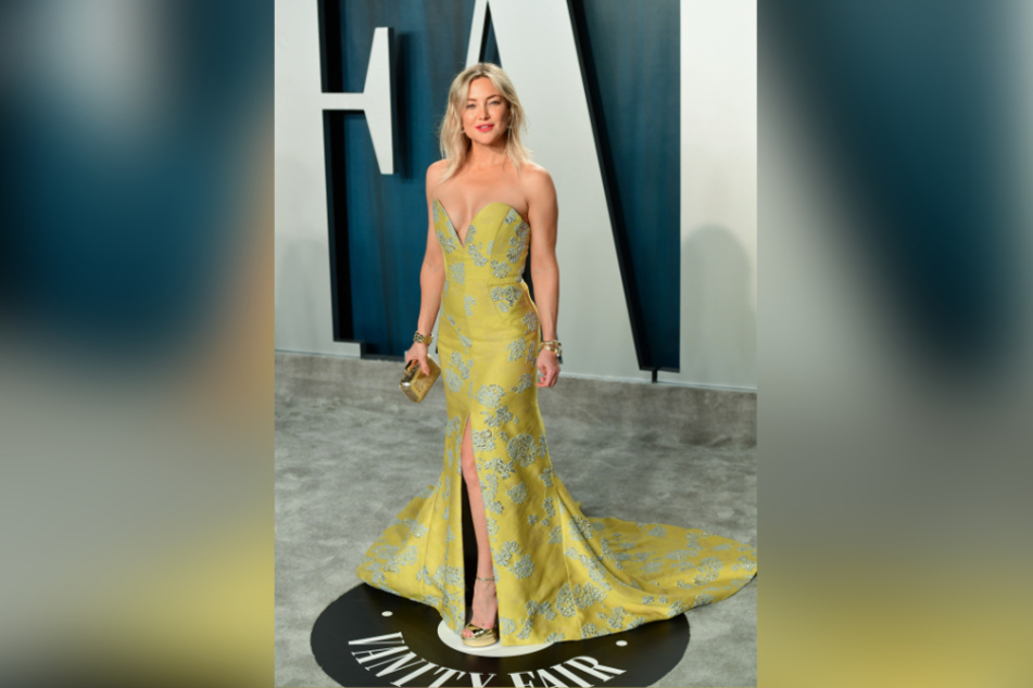 Los Angeles: Kate Hudson kommt in einem grünen schulterfreien Abendkleid zur Oscar-Party von Vanity Fair im Februar 2020.