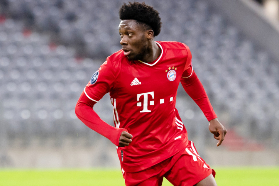 Alphonso Davies (20) wird dem FC Bayern München aufgrund eines Außenbandrisses im linken Sprunggelenk vorerst fehlen.