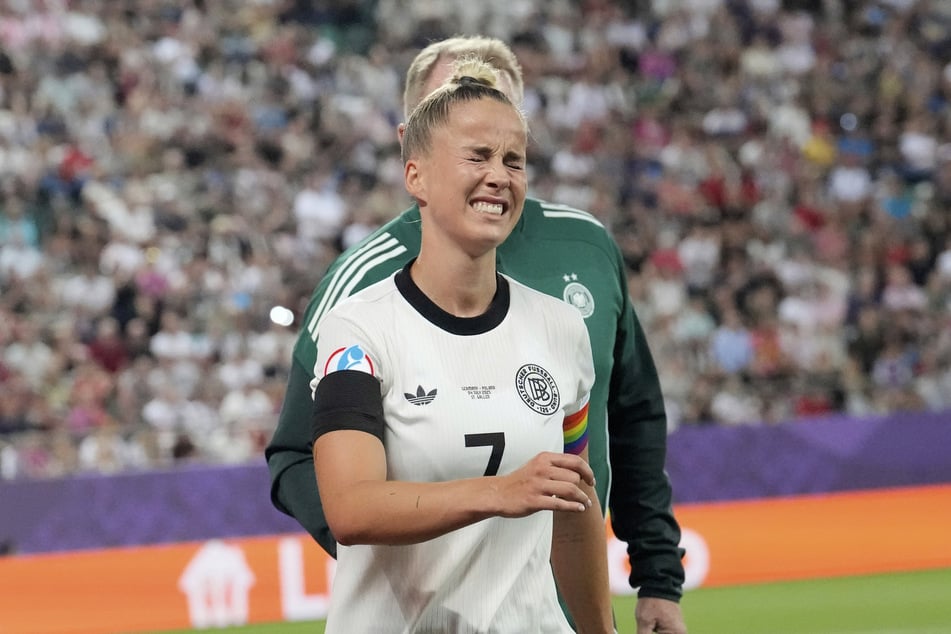 Die deutsche Frauen-Nationalmannschaft muss bei den restlichen EM-Spielen auf Kapitänin Giulia Gwinn (26, vorn) verzichten.