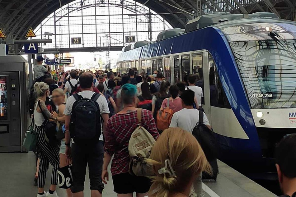 Chemnitz: Wieder Bahn-Chaos zwischen Chemnitz und Leipzig: Fahrgäste sauer wegen Mini-Zug