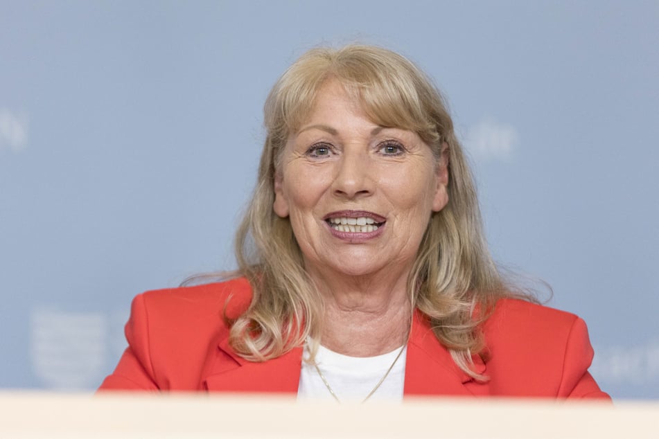 Sachsens Gesundheitsministerin Petra Köpping (68, SPD) fliegt mit einer Delegation nach Südkorea.