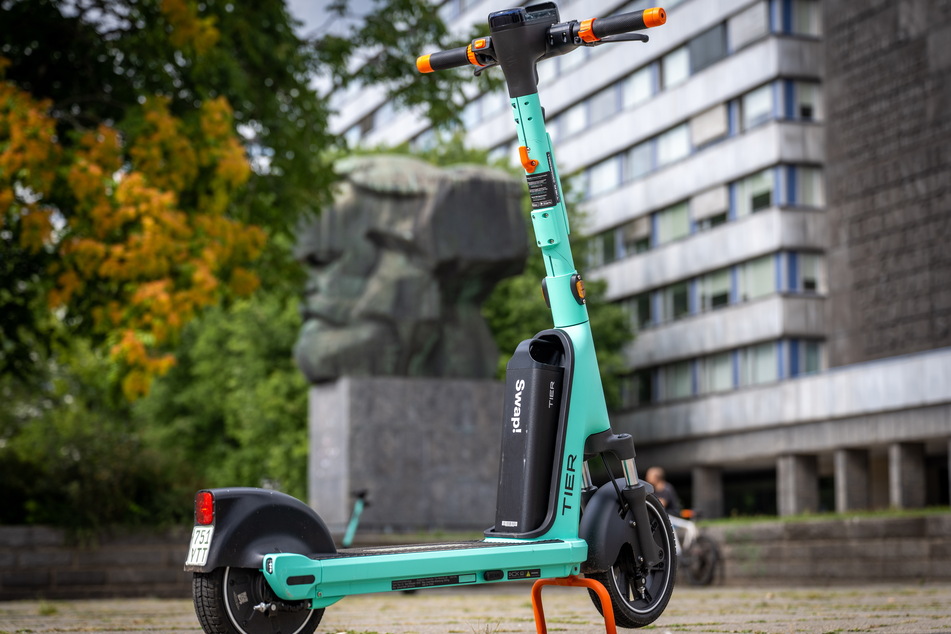 Im Chemnitzer Stadtgebiet sind bereits einige "TIER"-E-Scooter gegen den neuen Modelltyp ausgetauscht worden.