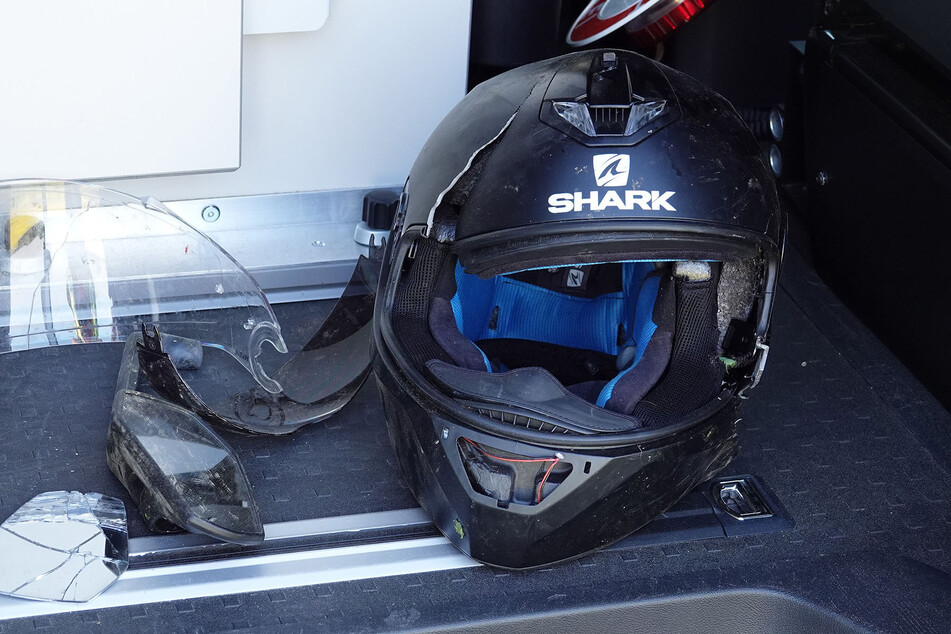 Rettungskräfte kämpften verzweifelt um das Leben des Bikers (56). Doch der Mann erlag seinen schweren Verletzungen.