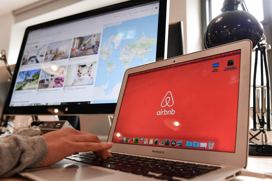 Einige Airbnb-Vermieter fordern von ihren Gästen, vor Verlassen der Unterkunft das Geschirr zu spülen und die Wäsche in die Maschine zu stecken. Die Plattform will dem nun einen Riegel vorschieben.