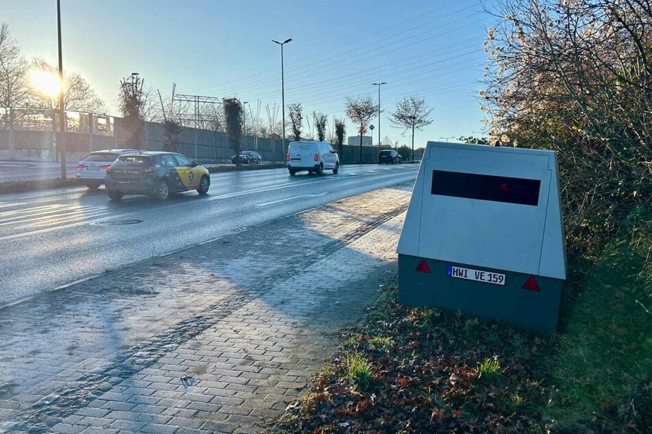 Der Superblitzer steht aktuell aus der Bergstraße (B170) kurz vor der Stadtgrenze.