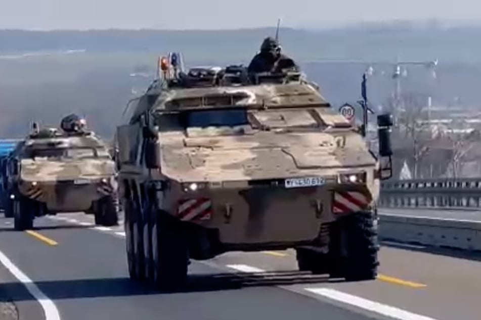 Mini-Konvoi! Gepanzerte Militärfahrzeuge auf A4 in Sachsen gesichtet