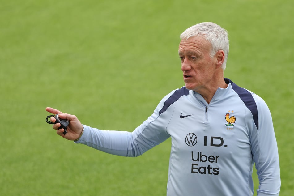 Frankreich-Coach Didier Deschamps (55) konnte immerhin das öffentliche Training seiner Mannschaft in Paderborn leiten.