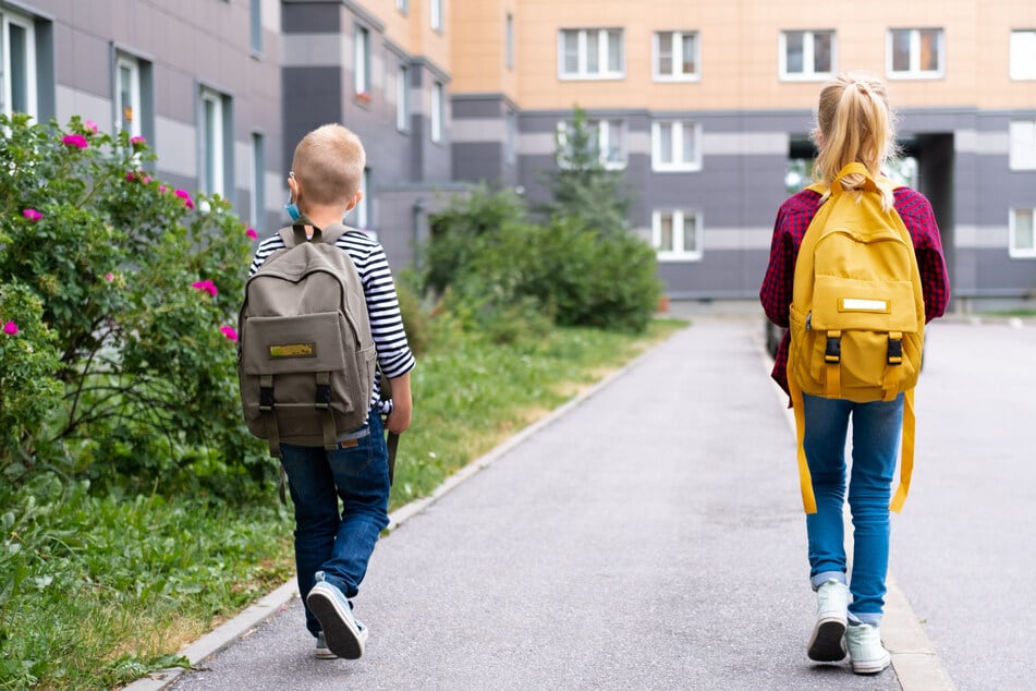 Der Mann (71) bedrohte die Kinder auf ihrem Schulweg. (Symbolbild)