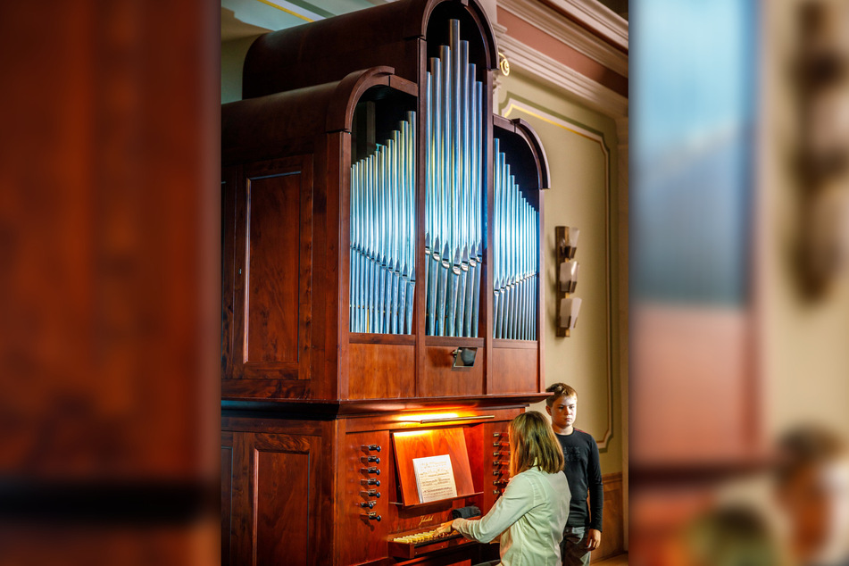 Eine Orgel bereichert die sanierte Aula.
