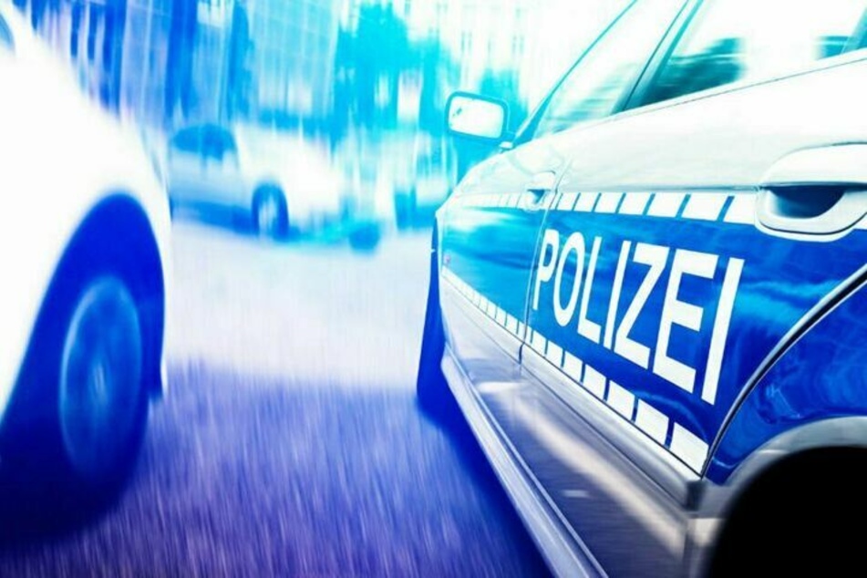 Die Polizei ermittelt zu einem Autounfall nahe der Müritz. (Symbolbild)