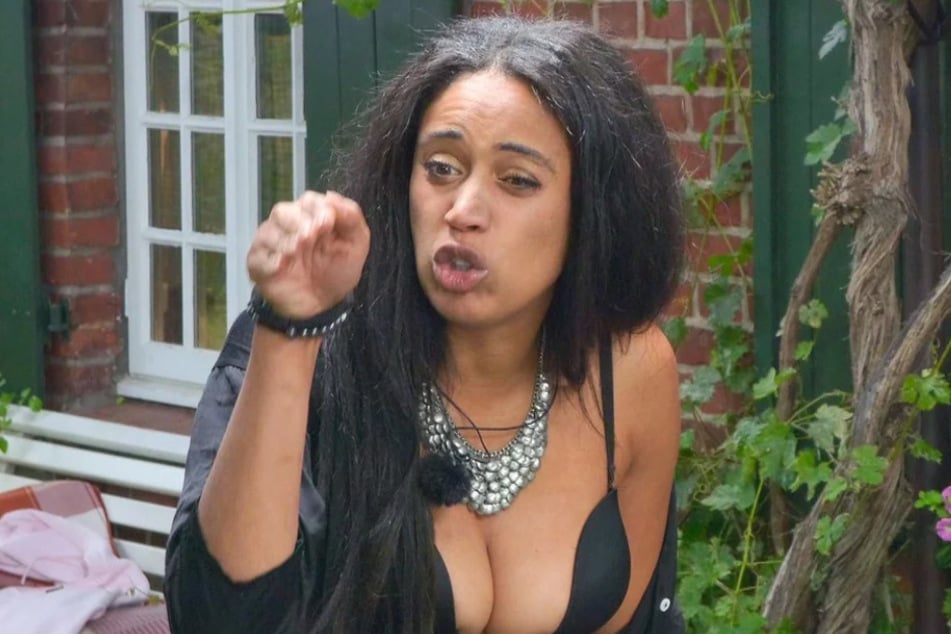 Ihre aktuelle Teilnahme am "Sommerhaus der Stars" scheint für viele etwas zu verwirrend zu sein.