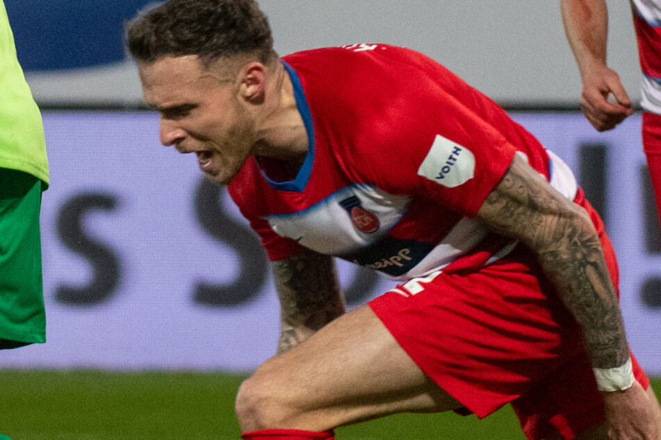 Voller Einsatz! Mentalitätsspieler Patrick Schmidt im Trikot des 1. FC Heidenheim gegen den SSV Jahn Regensburg.