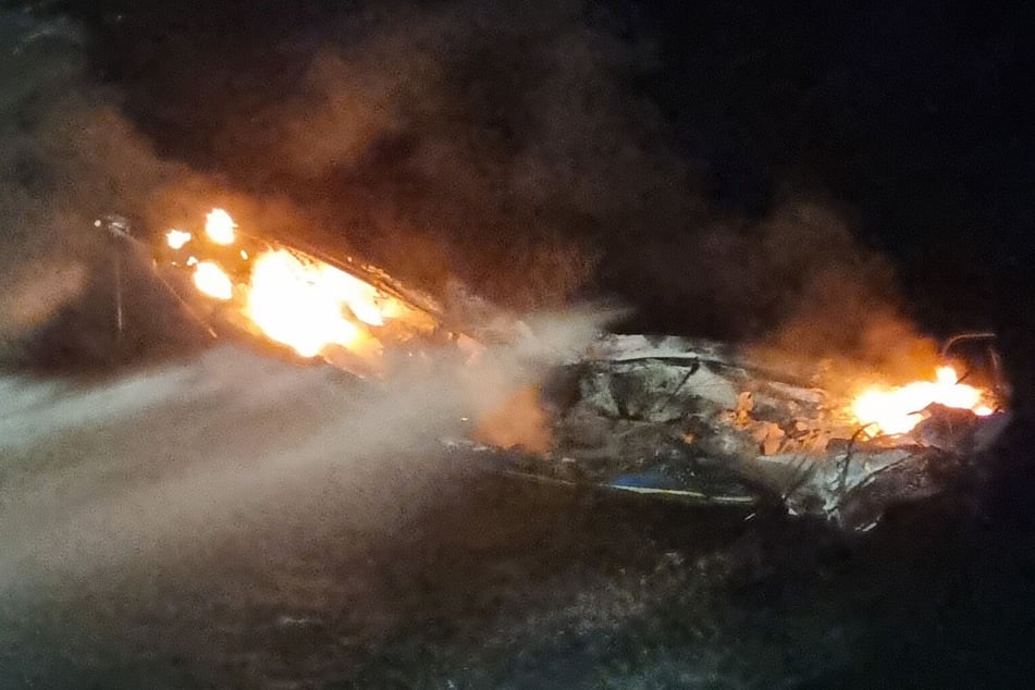 Die Segelyacht vor Borkum in Flammen auf.