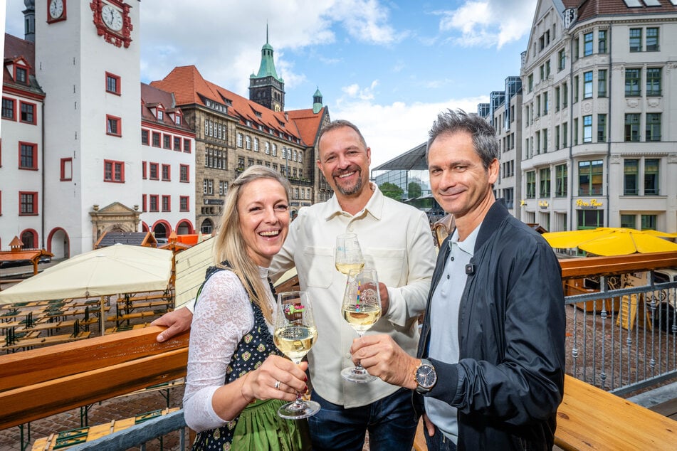 Die Veranstalter Katrin Reichelt (v.l.), André Gruhle und Sven Hertwig freuen sich aufs Weinfest.