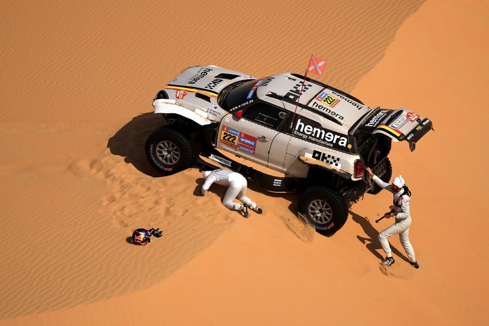 Mathieu Baumel (49) und sein Pilot Guillaume de Mévius (30) bei der diesjährigen Rallye Dakar. Kurz darauf wurde Baumel Opfer eines schlimmen Unfalls.