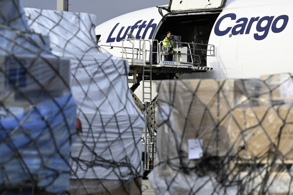Der erste Flug mit Hilfsgütern der Lufthansa Cargo ins türkische Erdbeben-Gebiet soll am Freitag starten. (Archivbild)