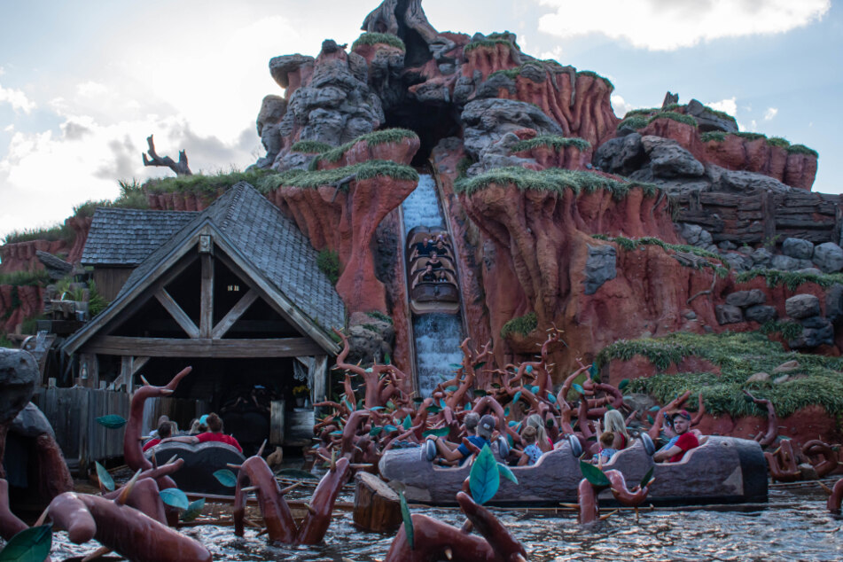 Die abenteuerliche Freizeitpark-Attraktion "Splash Mountain" im Walt Disney World Resort Orlando, Florida.