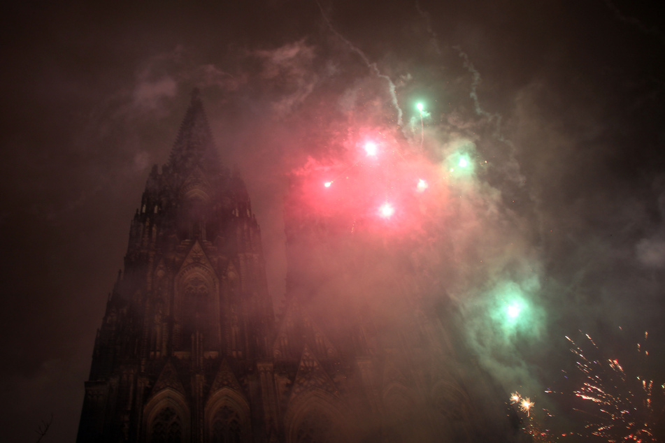 Wegen der Corona-Pandemie stellen Politiker und Polizei-Gewerkschafter ein Feuerwerksverbot an Silvester in Aussicht. (Symbolbild)