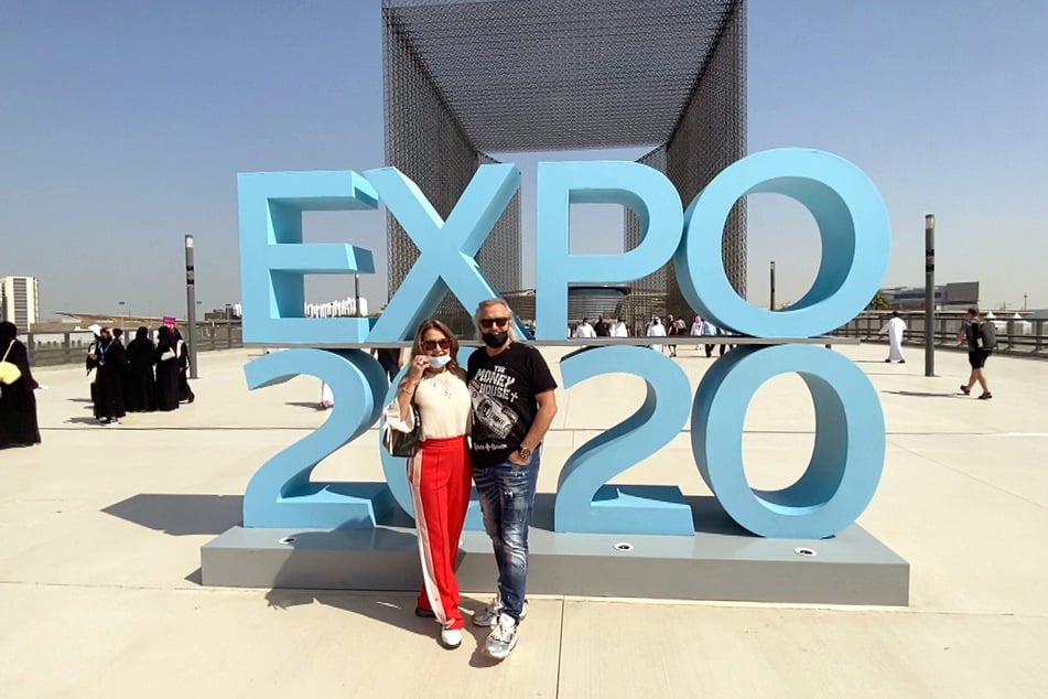 Das Unternehmer-Ehepaar aus Köln besuchte im vergangenen Jahr die coronabedingt verschobene EXPO in der Wüstenmetropole.