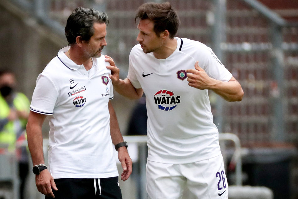 Immerhin kann FCE-Coach Dirk Schuster (l.) heute auf die Erfahrung seines Abwehrstrategen Sören Gonther bauen.