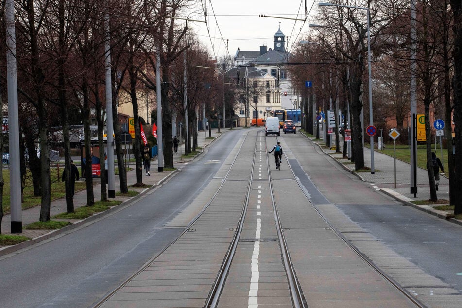 Dresden: 20-Jähriger ausgeraubt und verletzt: Retter schlagen Täter in die Flucht
