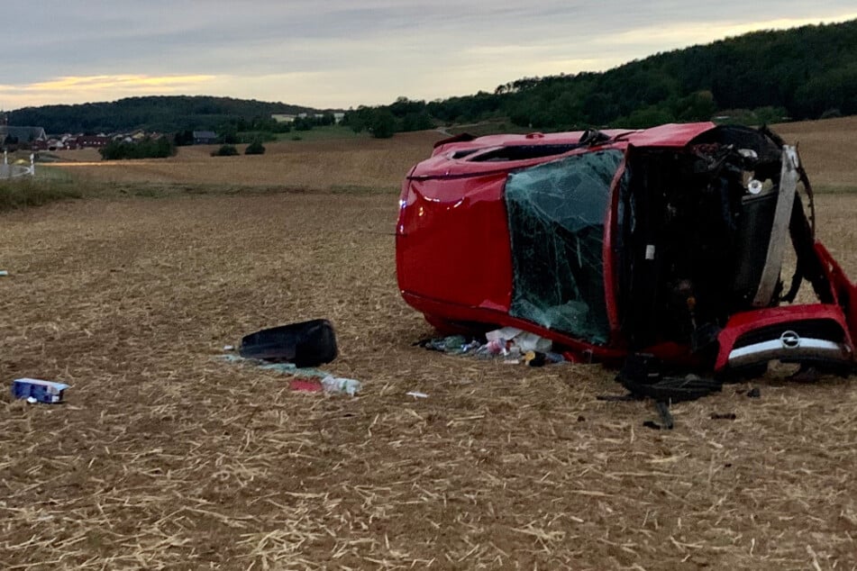Die Insassen des Opel Corsa hatten Glück im Unglück: Alle drei Personen wurden nach ersten Erkenntnissen nur leicht verletzt.