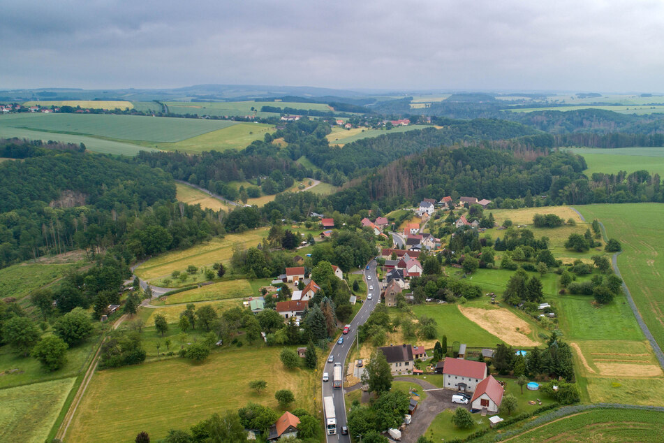 Brummis lieben das idyllische Tanneberg (Landkreis Meißen) - vor allem, wenn rund ums Dreieck Nossen Stau ist. Doch nun gilt ein Durchfahrtsverbot für die S36 und damit auch für Tanneberg.