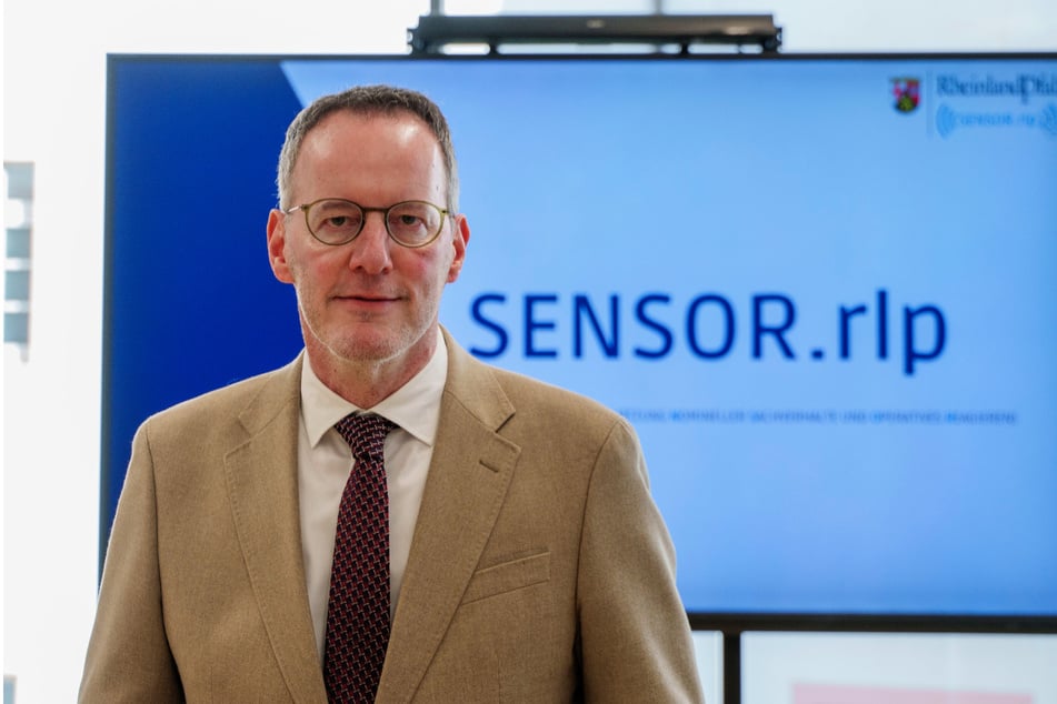 Michael Ebling (58, SPD), Innenminister von Rheinland-Pfalz, stellt das Projekt "Sensor.rlp" vor.