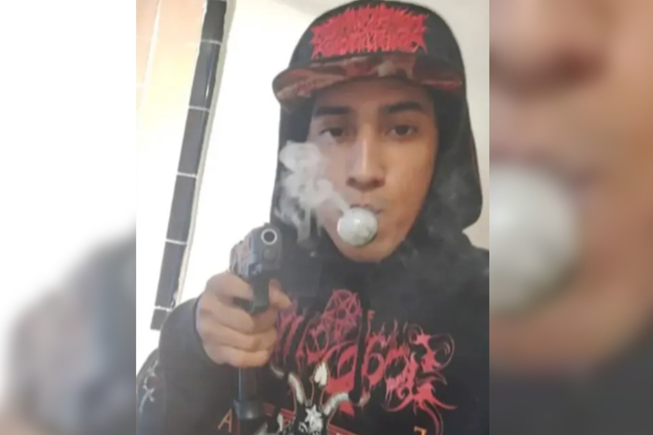 Angel Almeida (23) präsentierte sich online mit gezogener Waffe.