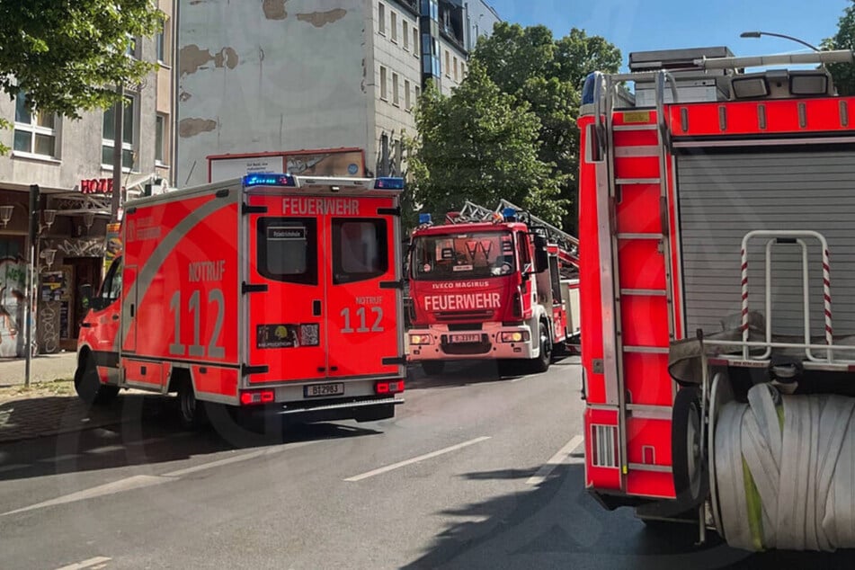 Berlin: Drehleiter und Herz-Lungen-Maschine: Heikler Rettungseinsatz in Friedrichshain