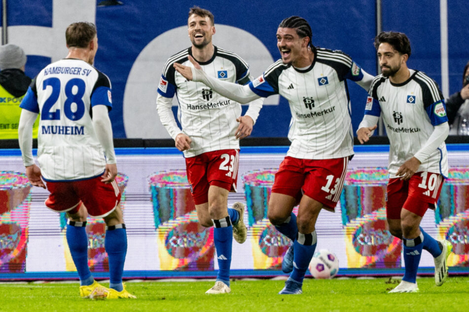 Guilherme Ramos (2.v.r.) und Ex-Braunschweiger Immanuel Pherai (r.) brachten den HSV gegen die Eintracht innerhalb von 69 Sekunden auf die Siegerstraße.
