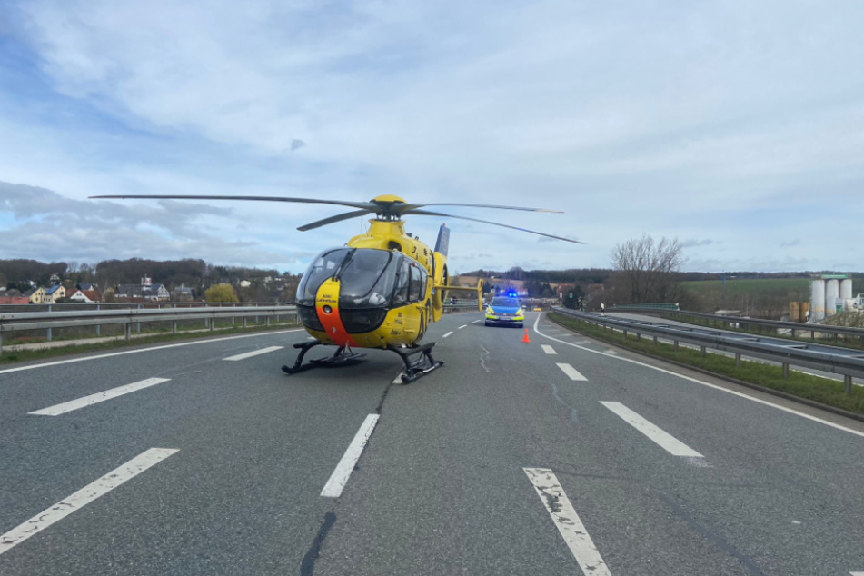 Medizinischer Notfall auf der Glauchauer Brücke über der A4: Ein Helikopter brachte den Notarzt.