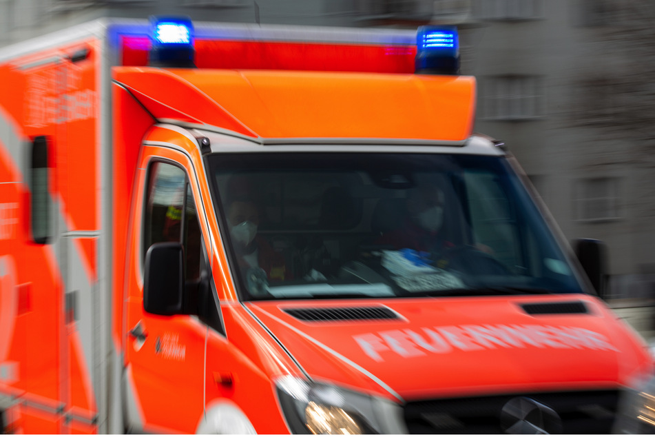 E-Scooter und Stadtbahn kollidieren: 30-Jährige schwer verletzt