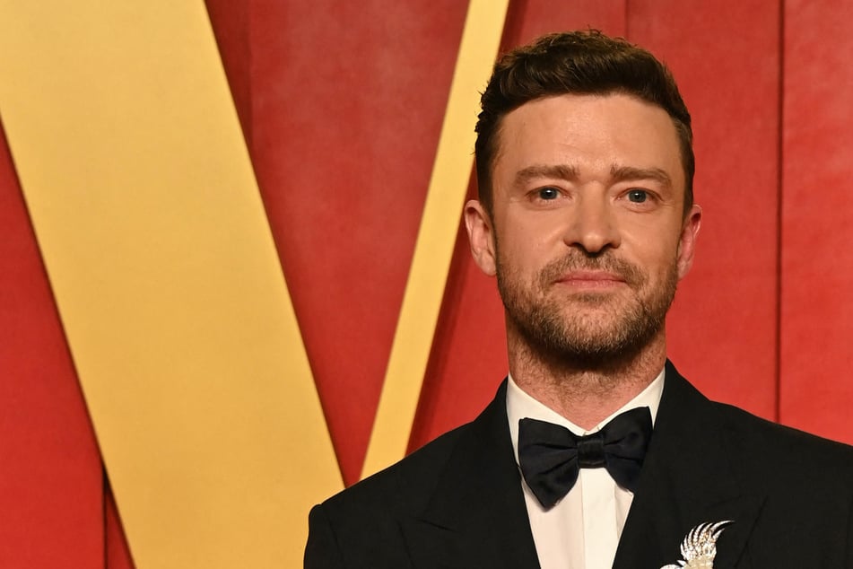 Justin Timberlake in police custody after arrest in the Hamptons!