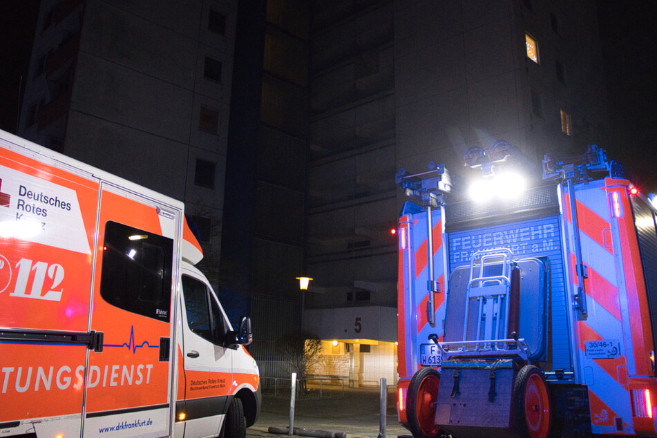 Frankfurt: Giftige Gase in Frankfurter Hochhaus: Mehrere Menschen in Klinik
