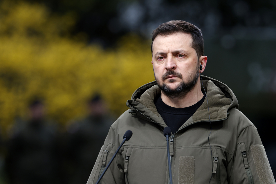 Wolodymyr Selenskyj (45) hat die Welt zu Reaktionen auf ein veröffentlichtes Video einer Enthauptung eines russischen Kriegsgefangenen aufgefordert.