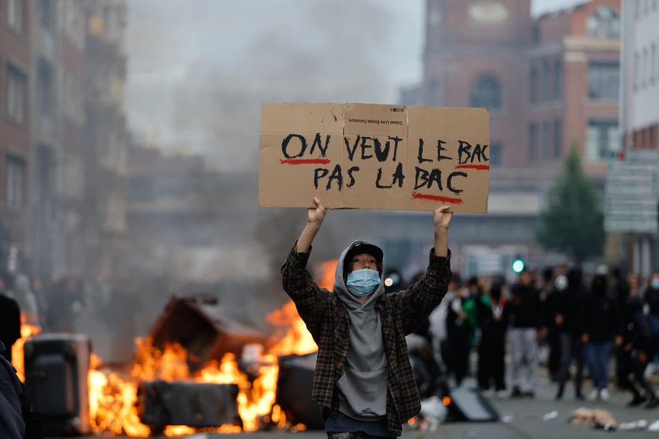Schüler-Proteste für bessere Bildung werden in Frankreich aktuell von massiver Gewalt überschattet.