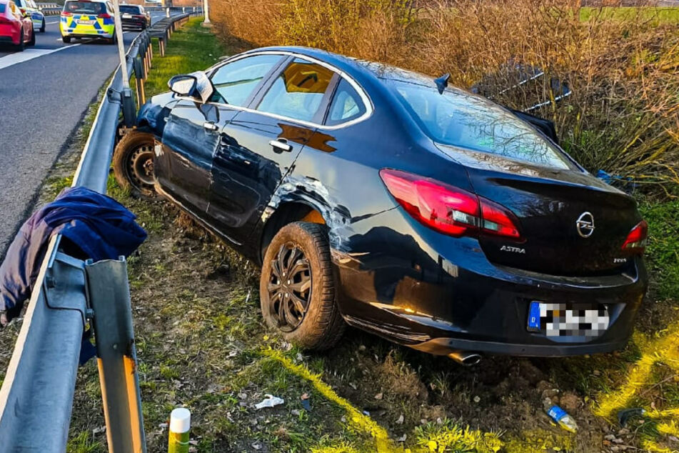 Tödlicher Unfall: Opel gerät ins Schleudern und fliegt durch die Luft