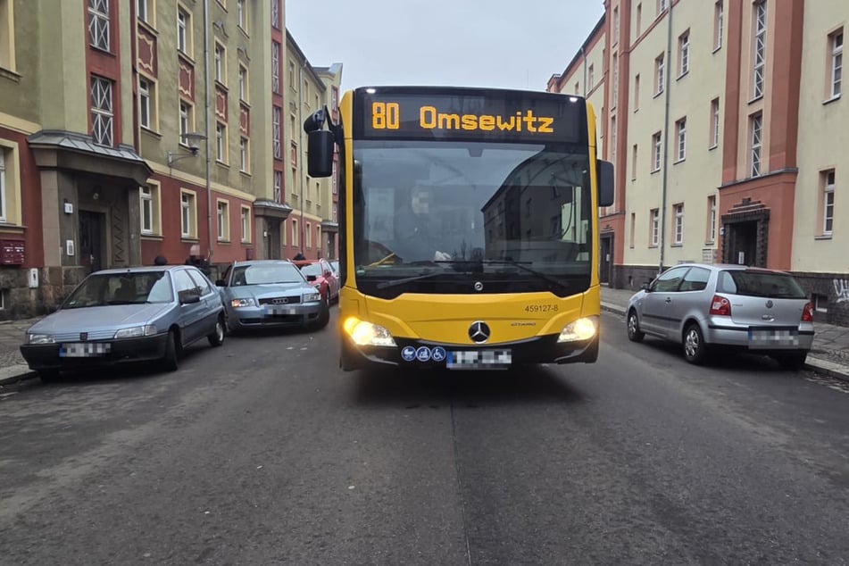 Durch den Unfall kam es zu Umleitungen der Buslinien 70 und 80.