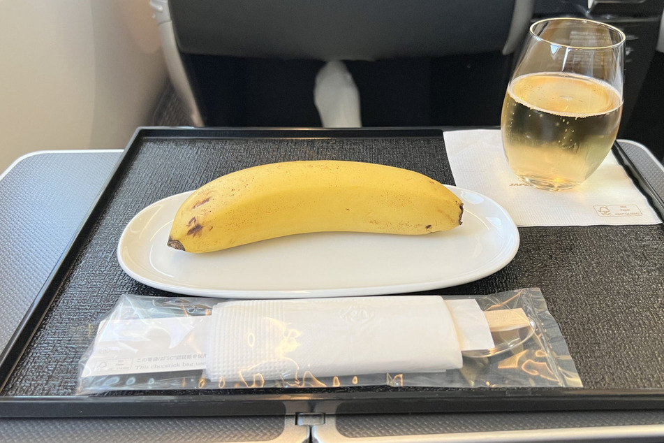 Diese Banane sollte das komplette Frühstück eines veganen Passagiers auf dem Weg nach Tokio darstellen.