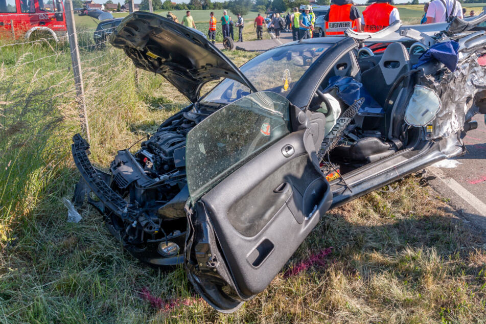 Bei dem Unfall auf der B294 wurden insgesamt zwölf Menschen verletzt, darunter sieben Kinder.