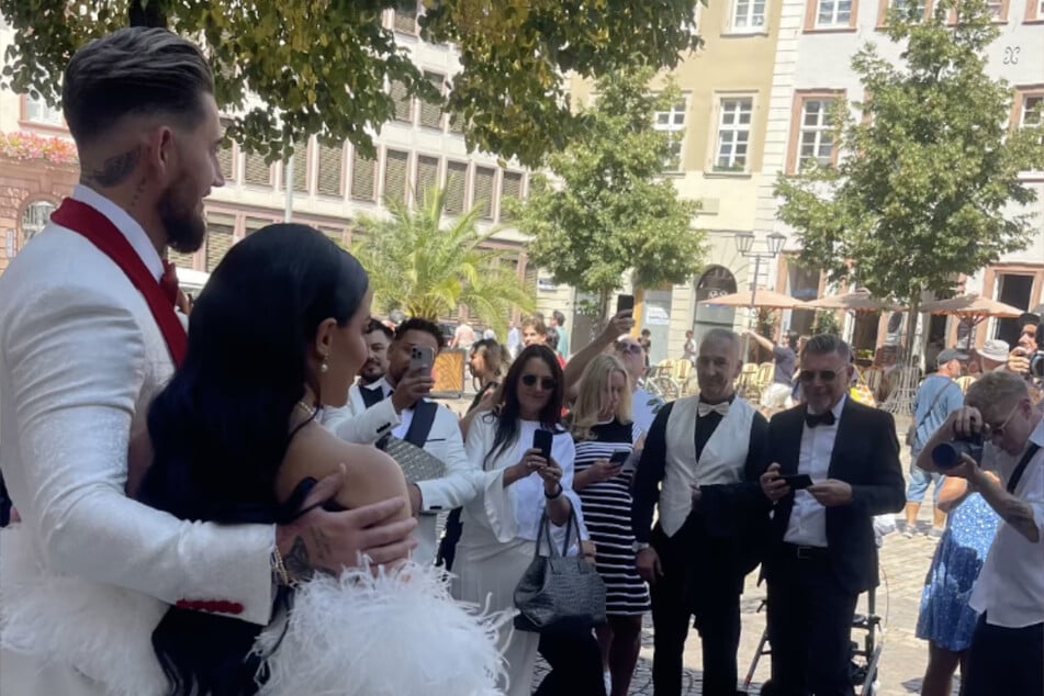 Im kleinen Kreis gaben sich Mike Heiter (33) und Leyla Lahouar (29) am Samstag das Ja-Wort.