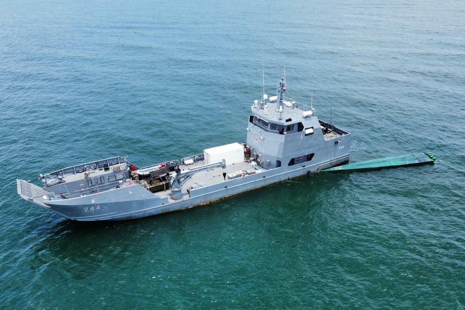 Ein Halbtaucher wird mit 1,8 Tonnen Kokain an Bord von kolumbianischen Sicherheitskräften abgefangen. Das Drogen-U-Boot soll Kokain im Wert von mehr als 60 Millionen Dollar transportiert haben.