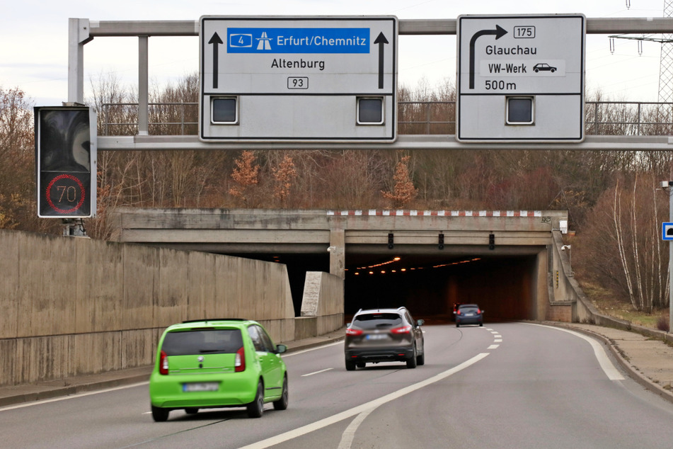 Ab Montag finden auf der B93 im Tunnel Mosel Wartungsarbeiten statt. Es kann zu Verkehrseinschränkungen kommen.
