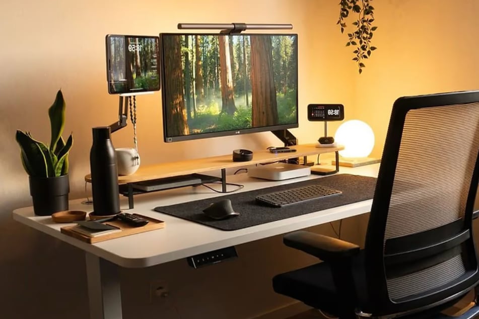 Bei Desktronic kann auf Luxusmöbel gerade richtig satt gespart werden.