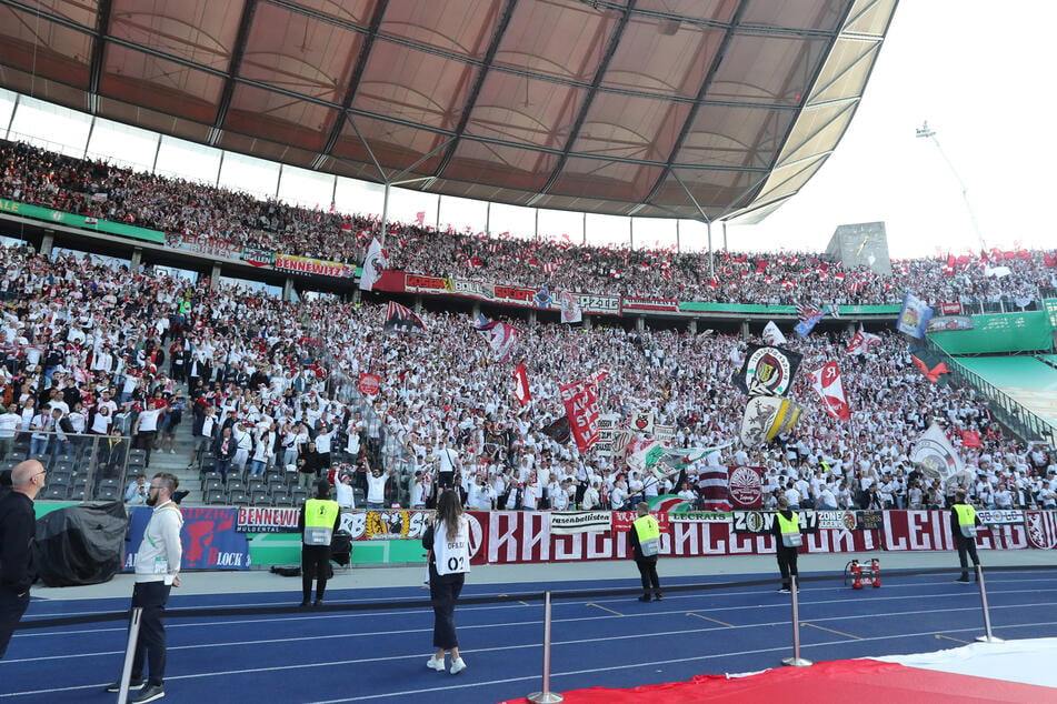 Schön war's 2022 und so soll es auch dieses Jahr werden: Zum DFB-Pokalfinale werden RB Leipzigs Anhänger wieder in der Kurve am Marathontor Platz nehmen.